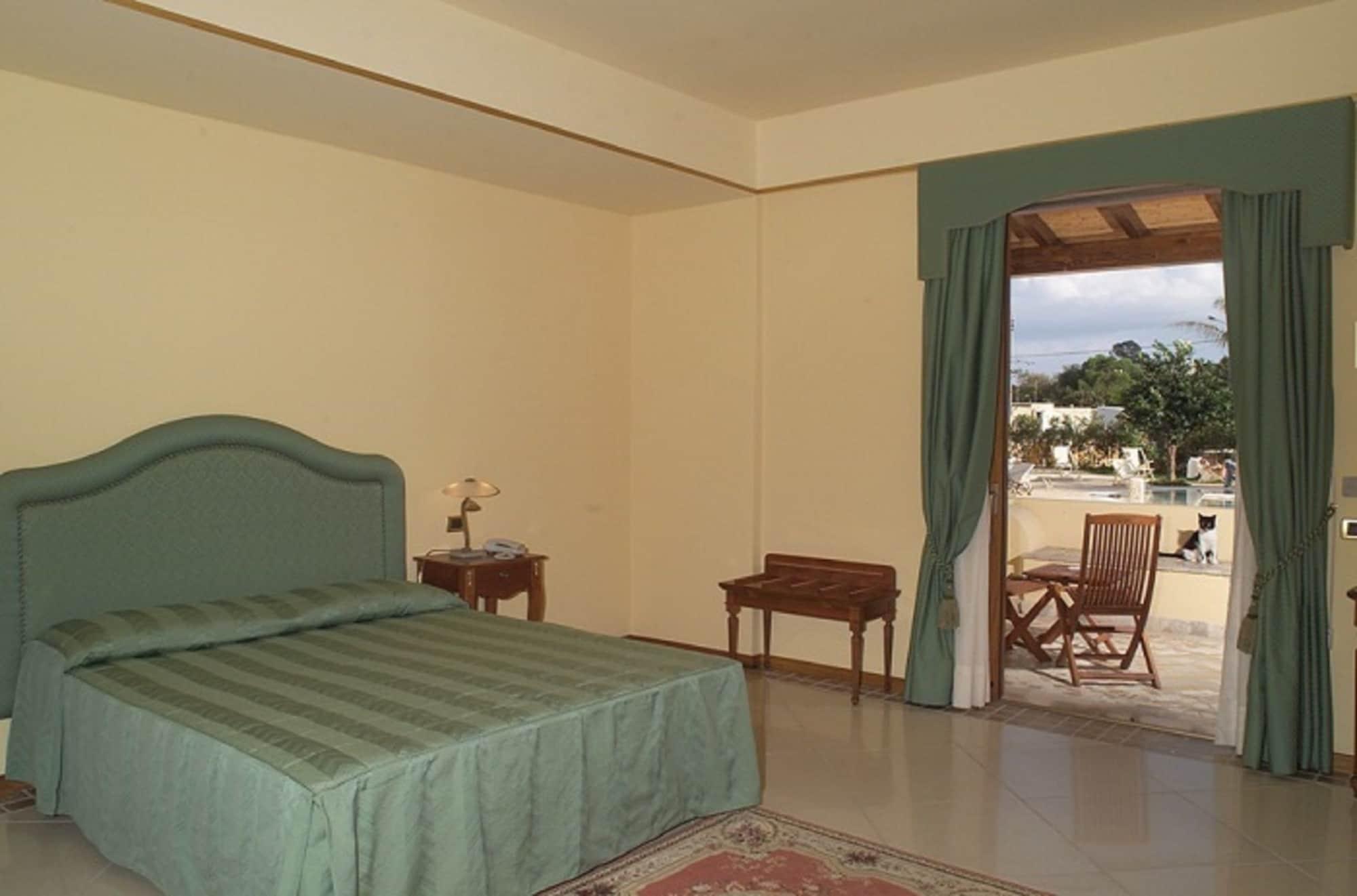 Tritone Hotel 4*