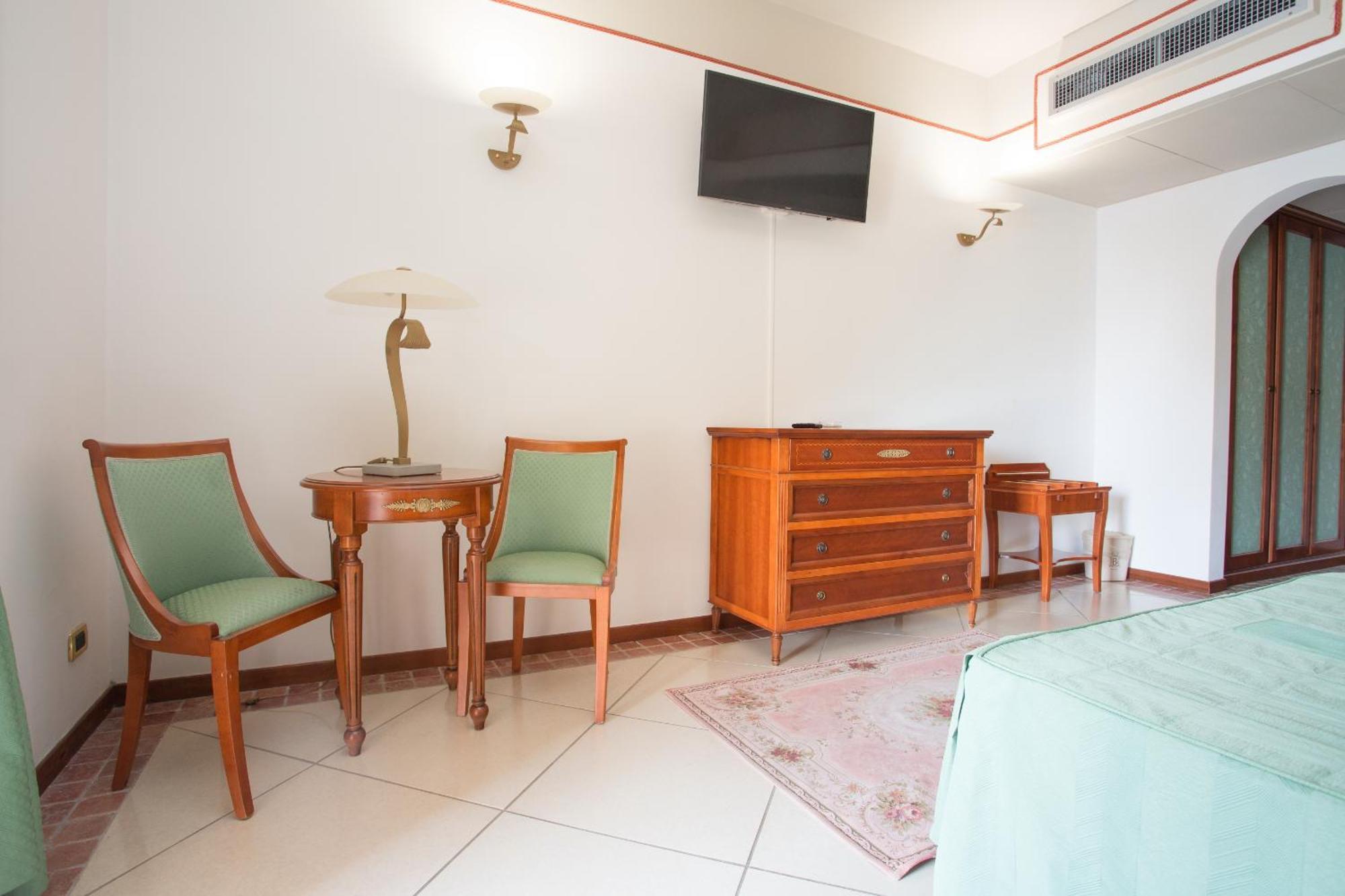 Tritone Hotel 4*