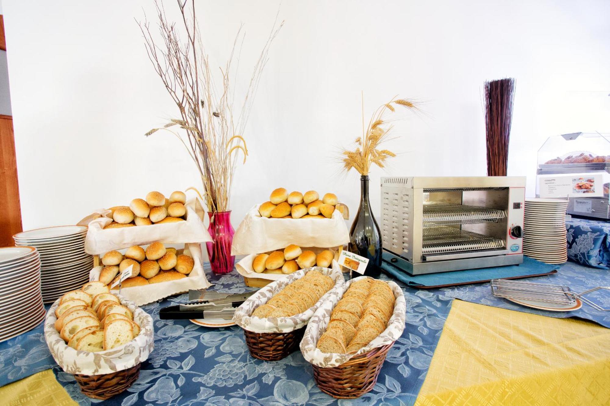 Hotel Tritone