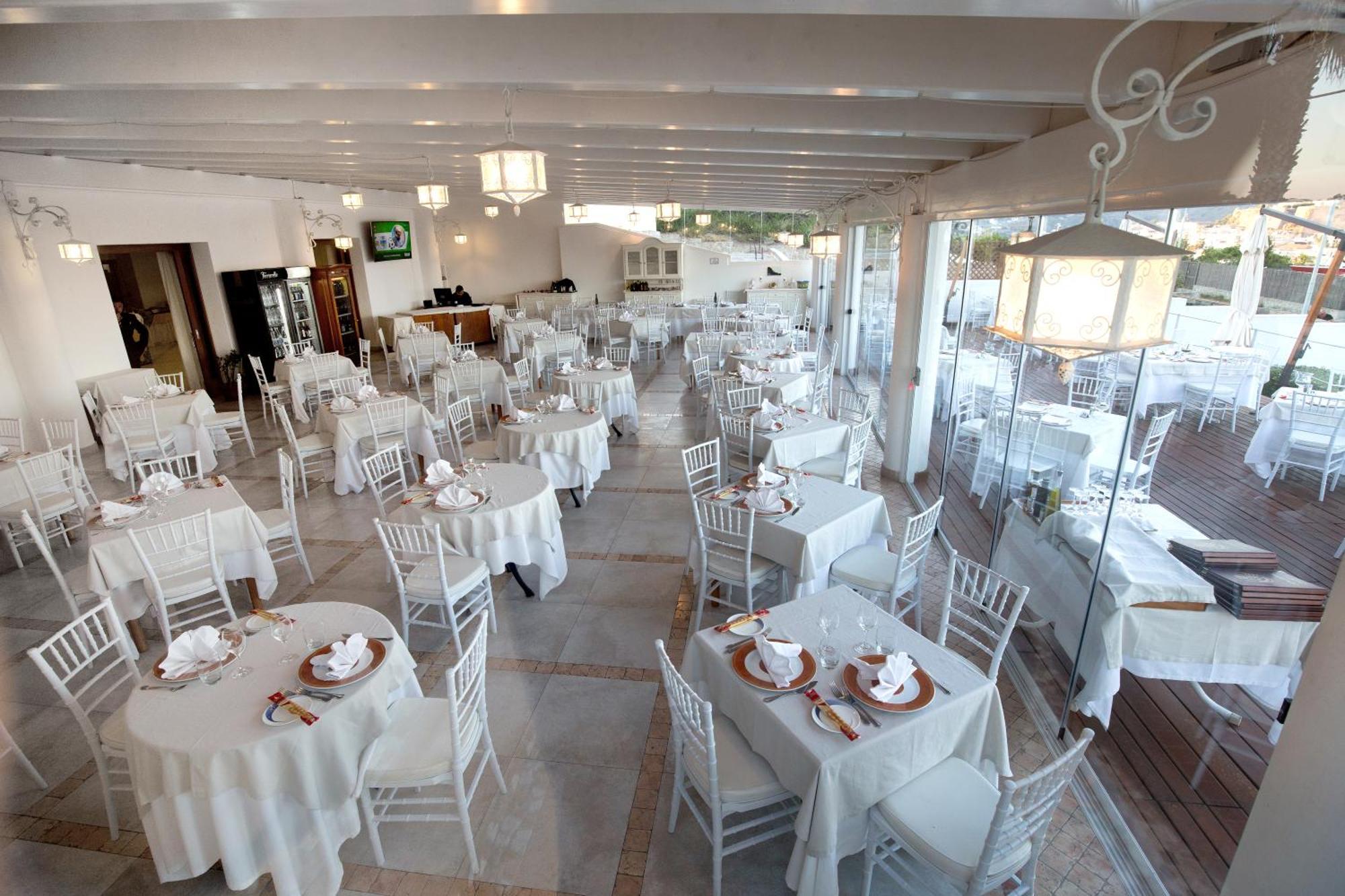 Tritone Hotel 4*