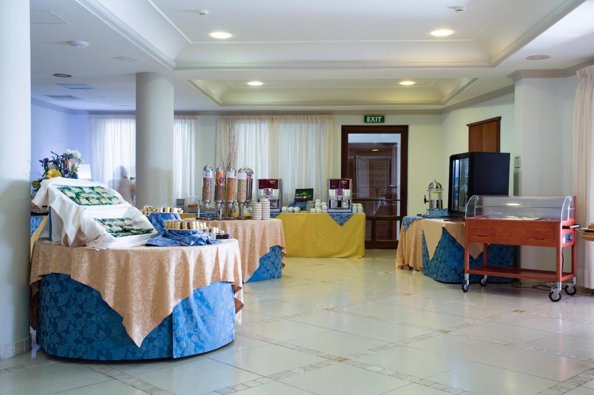 Hotel Tritone